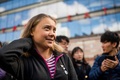 スウェーデンの首都ストックホルムで、気候変動対策を求める運動「フライデーズ・フォー・フューチャー（未来のための金曜日）」のデモに参加する同国の環境活動家グレタ・トゥンベリさん（2022年9月9日撮影）。(c)Jonathan NACKSTRAND / AFP