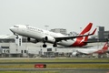 豪シドニー空港を離陸するカンタス航空機（2021年5月6日撮影）。(c)Saeed KHAN / AFP