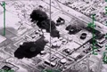ロシア国防省が公式ウェブサイトで公開した、シリア国内でイスラム過激派組織「イスラム国（IS）」の石油精製所を空爆したとされる映像より（2015年11月18日公開）。(c)AFP/RUSSIAN DEFENCE MINISTRY