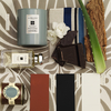 「ジョー マローン（Jo Malone）」と英老舗ペイント＆壁紙メーカー「ファロー＆ボール（FARROW &amp; BALL）」がコラボレーションしたカラード キャンドル。ブルー アガバ ＆ カカオ[オーバル ルーム ブルー No.85]。9975円。(c)Jo Malone