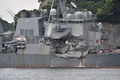 神奈川県横須賀市の南西沖でフィリピン船籍のコンテナ船と衝突した米海軍イージス駆逐艦「フィッツジェラルド」の損傷部分。横須賀港で（2017年6月18日撮影）。(c)AFP/Kazuhiro NOGI
