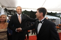 2009年のバスケットボール殿堂（%%Basketball Hall of Fame%%）入り式典が11日、マサチューセッツ（Massachusetts）州スプリングフィールド（springfield）のシンフォニーホール（Symphony Hall）で行なわれ、マイケル・ジョーダン（%%Michael Jordan%%）氏らが殿堂入りした。写真は殿堂入りを果たしたジョン・ストックトン（%%John Stockton%%）氏を祝福する元NBA選手のスコッティ・ピペン（%%Scottie Pippen%%）氏。（2009年9月11日撮影）(c)AFP/Getty Images/NBAE/Andrew D. Bernstein