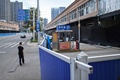 中国・湖北省武漢にある閉鎖されたままの海鮮市場（2020年8月4日撮影）。(c)Hector RETAMAL / AFP