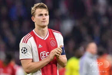デ・リフト　名門アヤックス 19歳デ・リフトがシャーレ掲げた!! アヤックスが5季ぶり34回目の