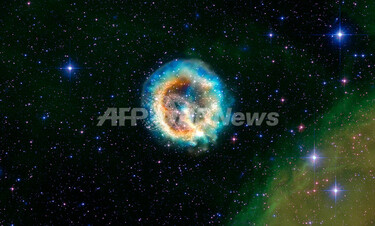 小マゼラン雲の超新星残がい「E0102」を公開 写真1枚 国際ニュース