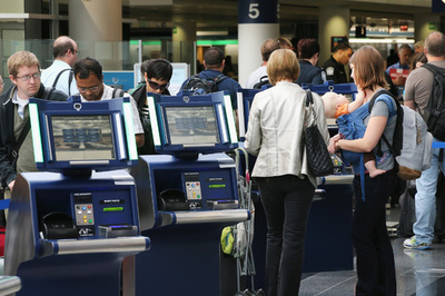 米ビザ免除制度に改定案、パリ襲撃事件受け厳格化の声