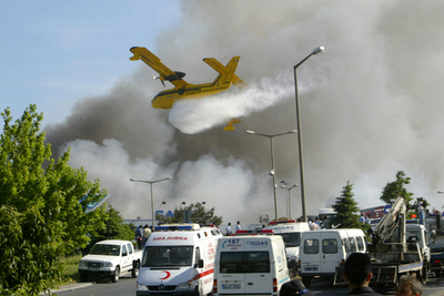 イスタンブールのアタチュルク国際空港で大規模な火災 - トルコ