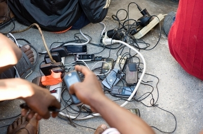 iPhoneアプリで66時間ぶり生還、ハイチ大地震