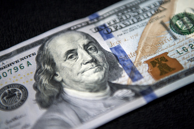 米、新100ドル紙幣を発行