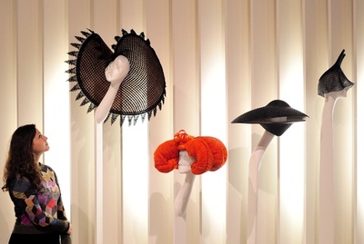 英ロンドンで故イザベラ・ブロウの展覧会開催