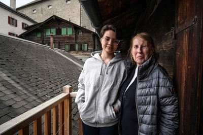 文豪トルストイのひ孫、スイスでウクライナ難民受け入れ