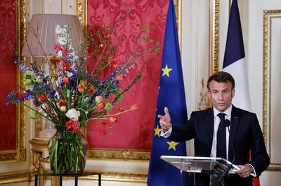 マクロン氏、米国の同盟国は「属国ではない」