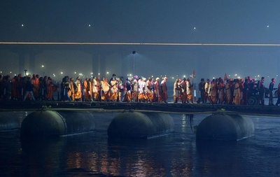 世界最大の宗教祭「クンブメーラ」目前、ヒンズー教徒が聖なる川へ