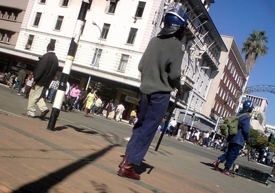 ジンバブエ野党本部に家宅捜査、関係者60人拘束される