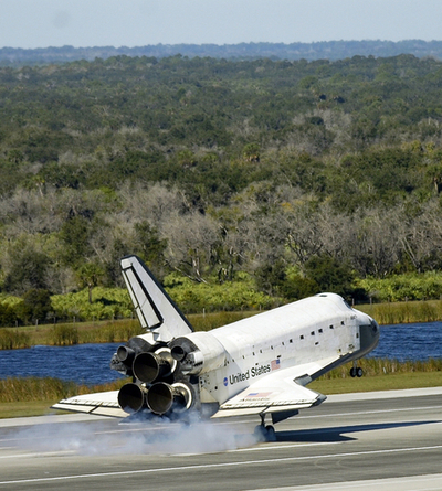 アトランティスが11日間の任務を終え帰還