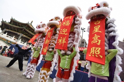 春節祝う獅子舞、横浜中華街