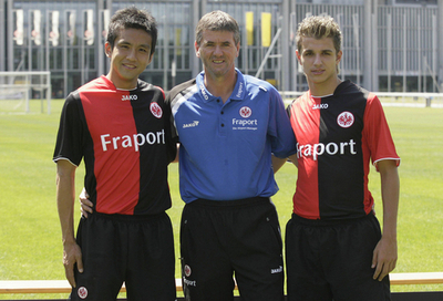 フランクフルト 本拠地で写真撮影を行う