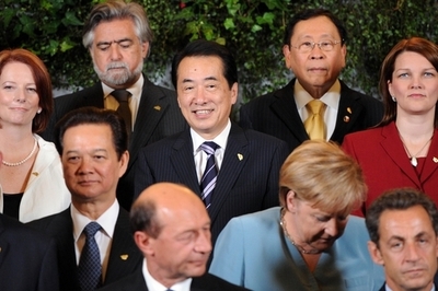 日中首脳が会談、両国関係改善で一致