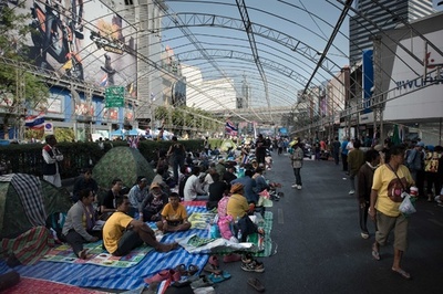 タイ反政府デモ、首都の「封鎖」掲げ官庁街を行進