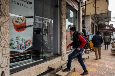 ロシア人元戦闘員、シリアですし店開業 内戦こう着で
