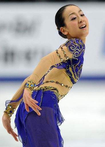 浅田が女子SP首位、羽生は男子2位発進 ロシア杯