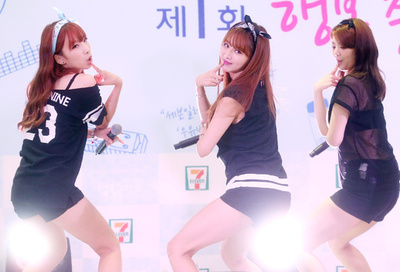 ガールズグループのレインボー、セブンイレブン主催のイベントに登場 韓国