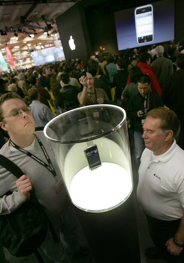 アップル「マックワールド」開催、「クールさ」でファン急増