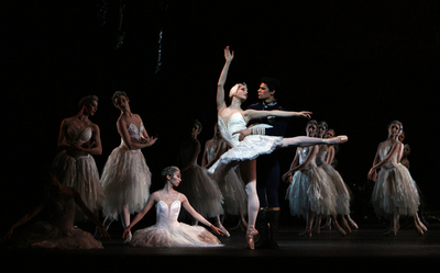 英国ロイヤル・バレエ団 「白鳥の湖」を上演 - 英国