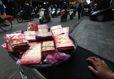 中国のお年玉「紅包」が電子化、巨大市場めぐる競争