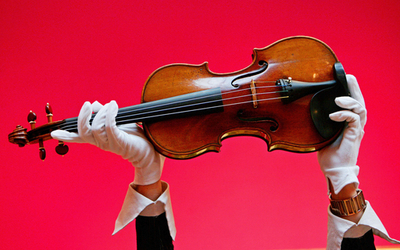 アントニオ・ストラディバリの名作バイオリンが競売に - 英国