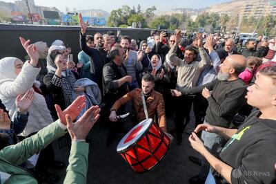 シリア反政府勢力の指導者、アサド政権崩壊後の「権力移譲」を協議