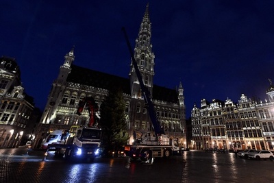 他国でロックダウンに違反し「乱交パーティー」、欧州議会議員が謝罪