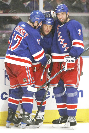 レンジャーズ 5-1でセイバーズに快勝