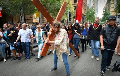 復活祭前の「聖週間」、世界各地で行事