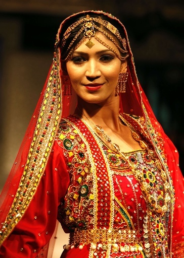 オマーン最大規模のお祭りでファッションショー開催