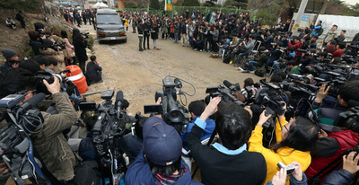 SE7ENが入隊、報道陣が殺到