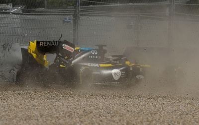 リカルドが高速クラッシュ「ミスだった」 F1第2戦フリー走行