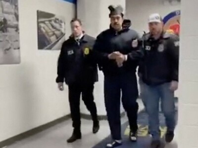 米ホワイトハウス、麻薬取締局に移送されたマドゥロ氏画像公開