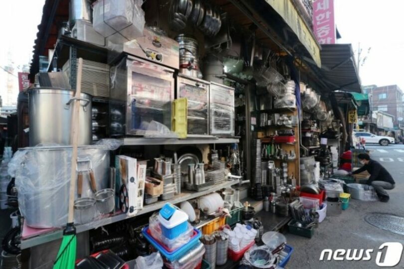 廃業したソウルの飲食店(c)news1