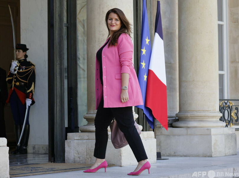 仏女性長官、男性誌でグラビア披露 批判も本人は正当化