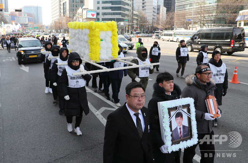 労災事故死した非正規青年の追悼デモ 2500人が参加 韓国 写真2枚 国際ニュース Afpbb News