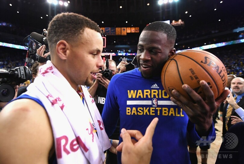 ウォリアーズが前人未到のシーズン73勝目、最強ブルズの記録を更新