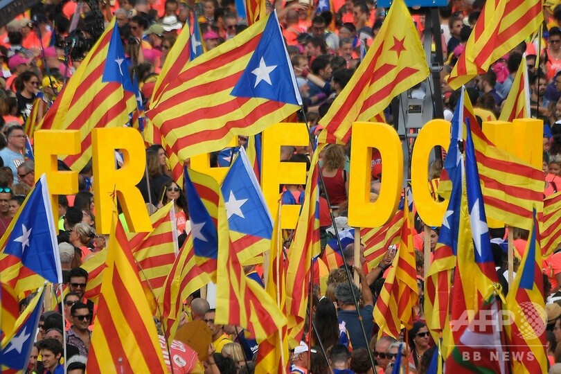 カタルーニャ自治州の独立求め100万人がデモ、スペイン・バルセロナ