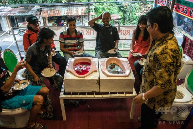 食べられる？ 便所カフェの「便所飯」、インドネシア