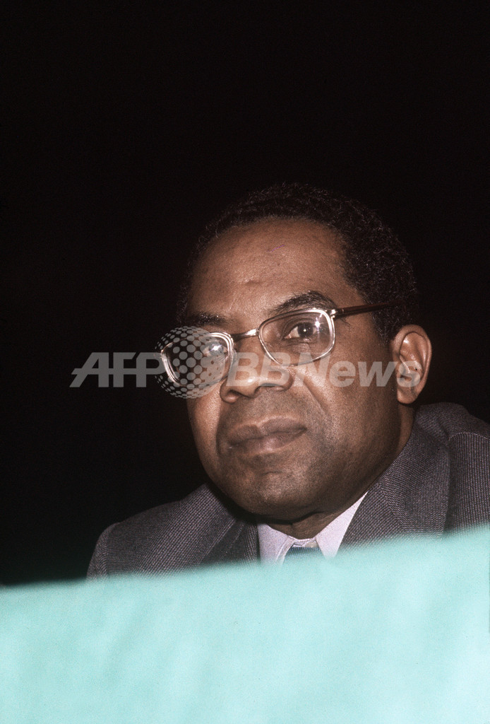 文学運動「ネグリチュード」の詩人、エメ・セゼール氏が死去