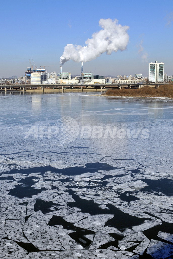 省エネ対策に長袖下着、記録的寒波の韓国