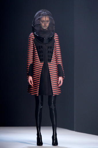 07/08年秋冬パリ・コレクション＞フセイン・チャラヤン、新作を