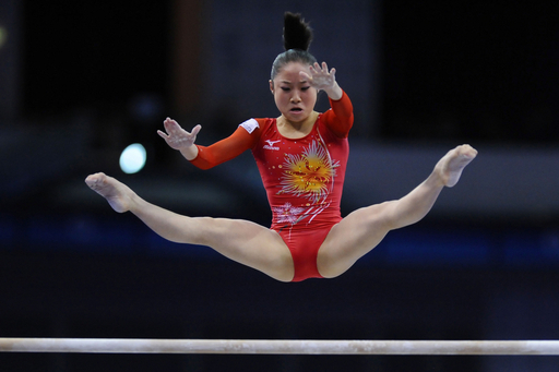 鶴見が段違い平行棒で2位 中国個人種目で金3つ、世界体操 写真25枚