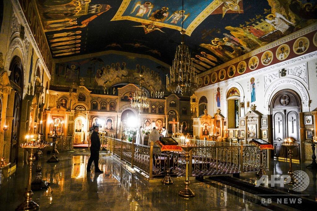 正教会、コロナ禍の中で復活祭 一部の信者のみ教会に 写真4枚 国際ニュース:AFPBB News
