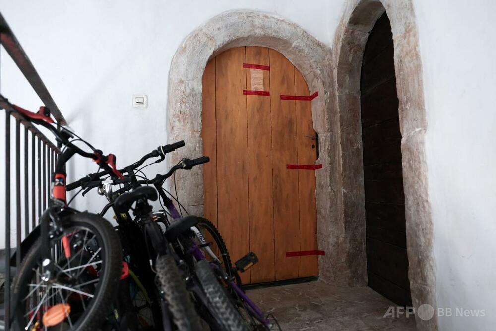 仏オランジュのアパートで段ボール箱から乳児5人の遺骨発見